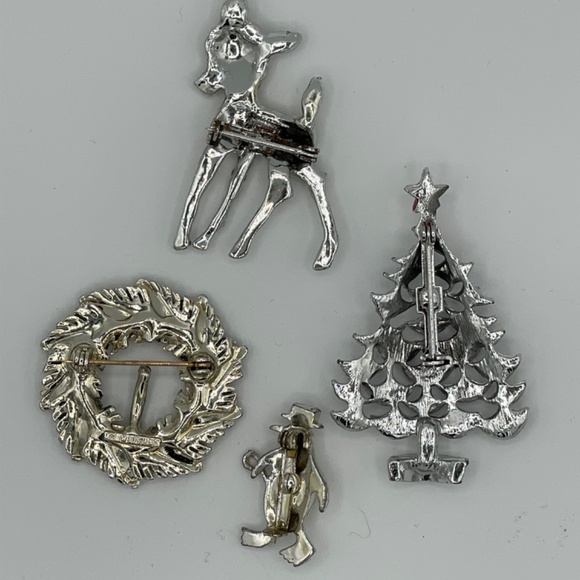 Vintage Christmas Brooches Lot Of 4 Tree Deer Wreath Penguin - Picture 3 of 12